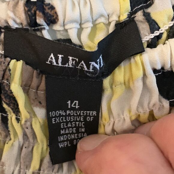 Alfani size 14 flowy top floral print with unique ruffle sleeves - Picture 3 of 7